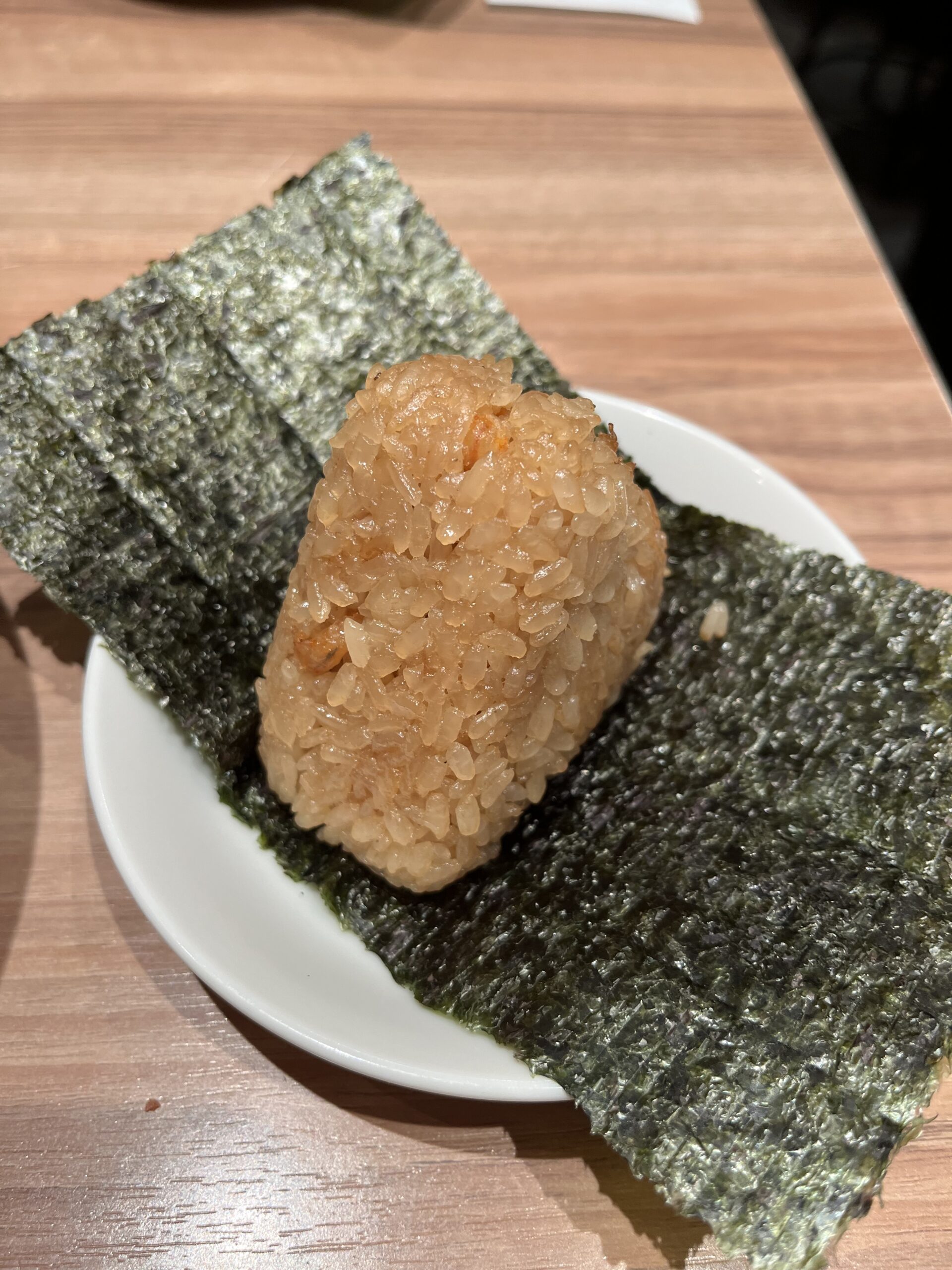 えびおにぎりをラーメンスープにドボン