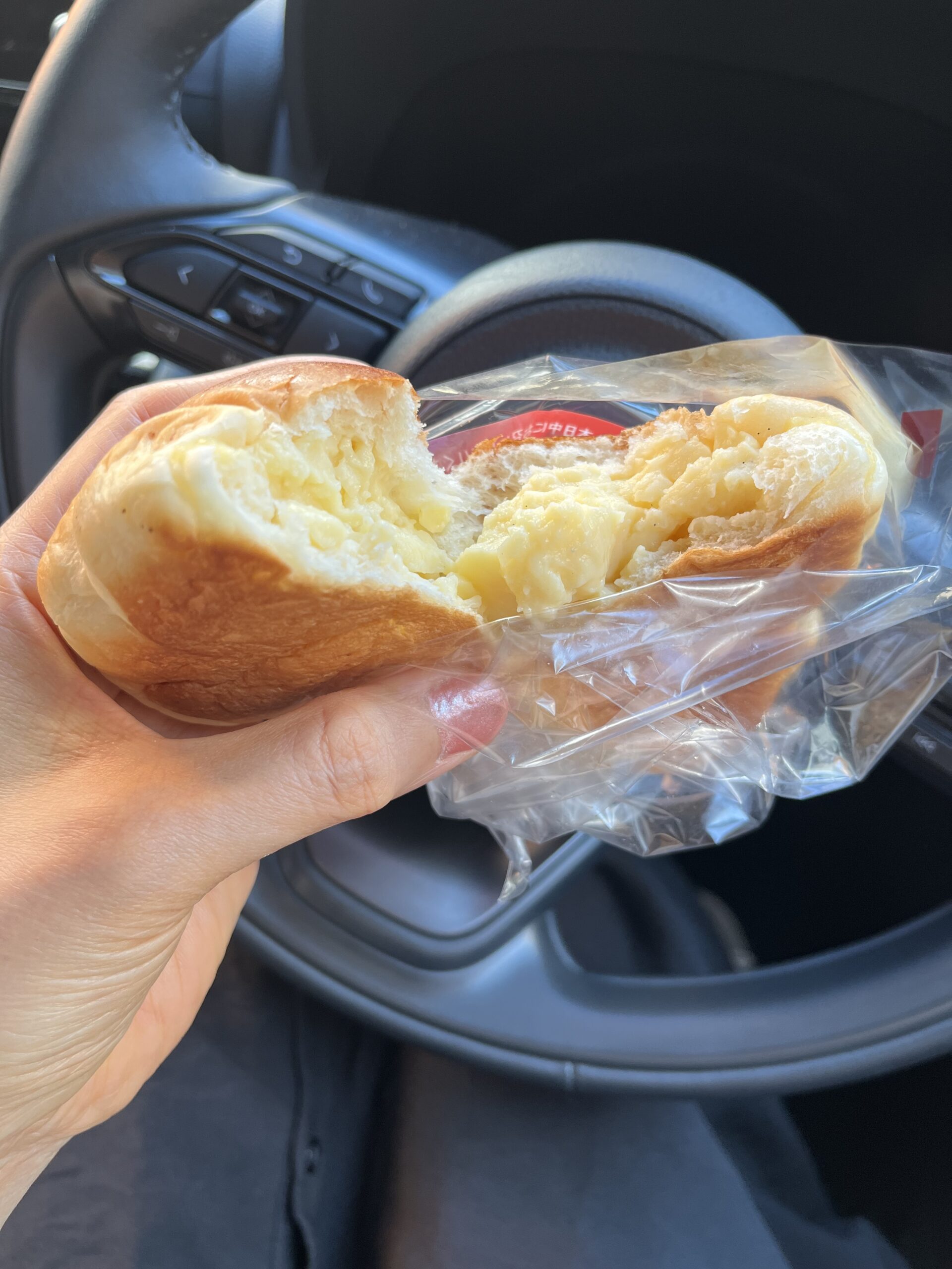 どんぐりのクリームパン