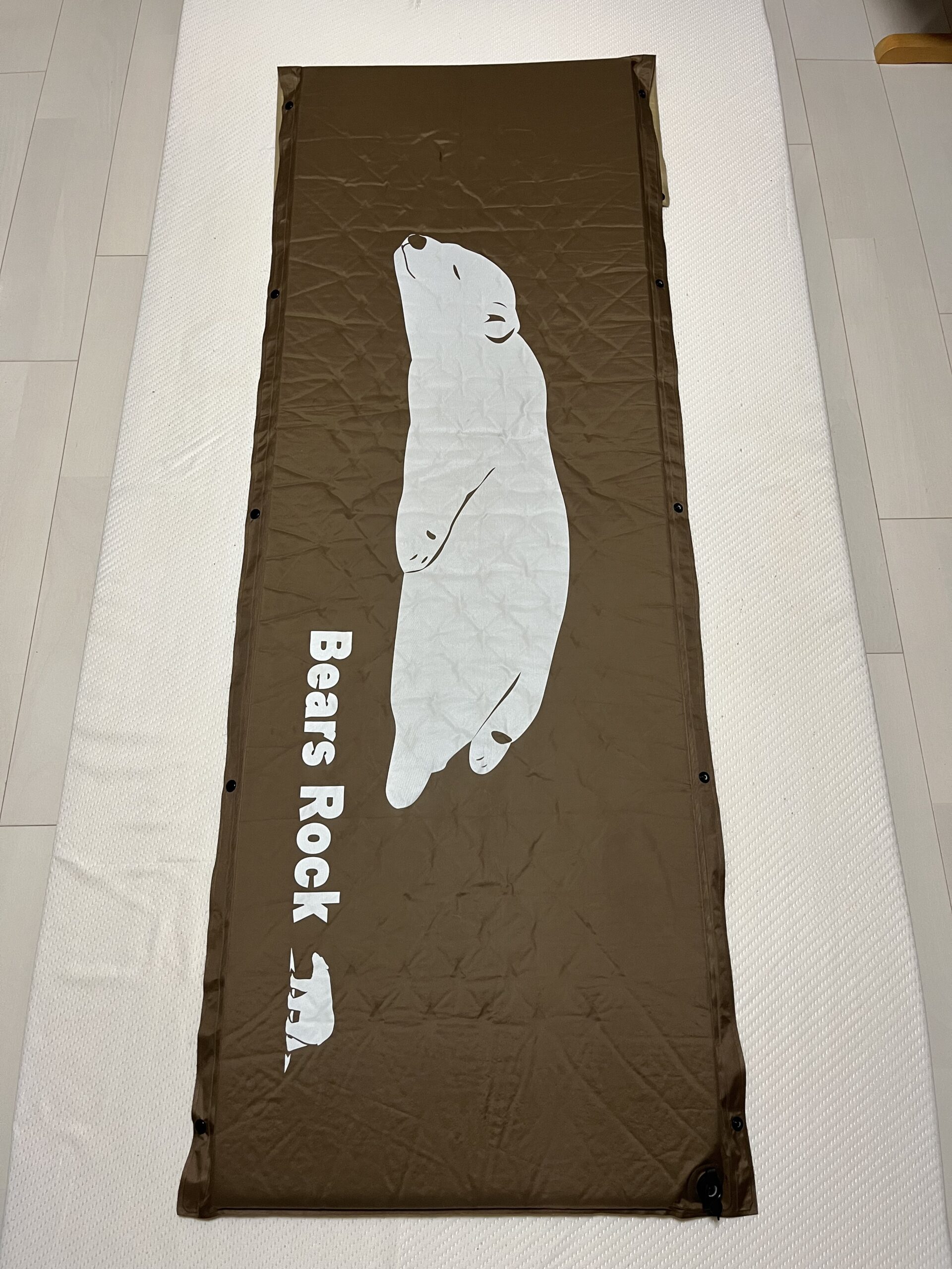 フローリングにマット＋寝袋の2枚使いセット