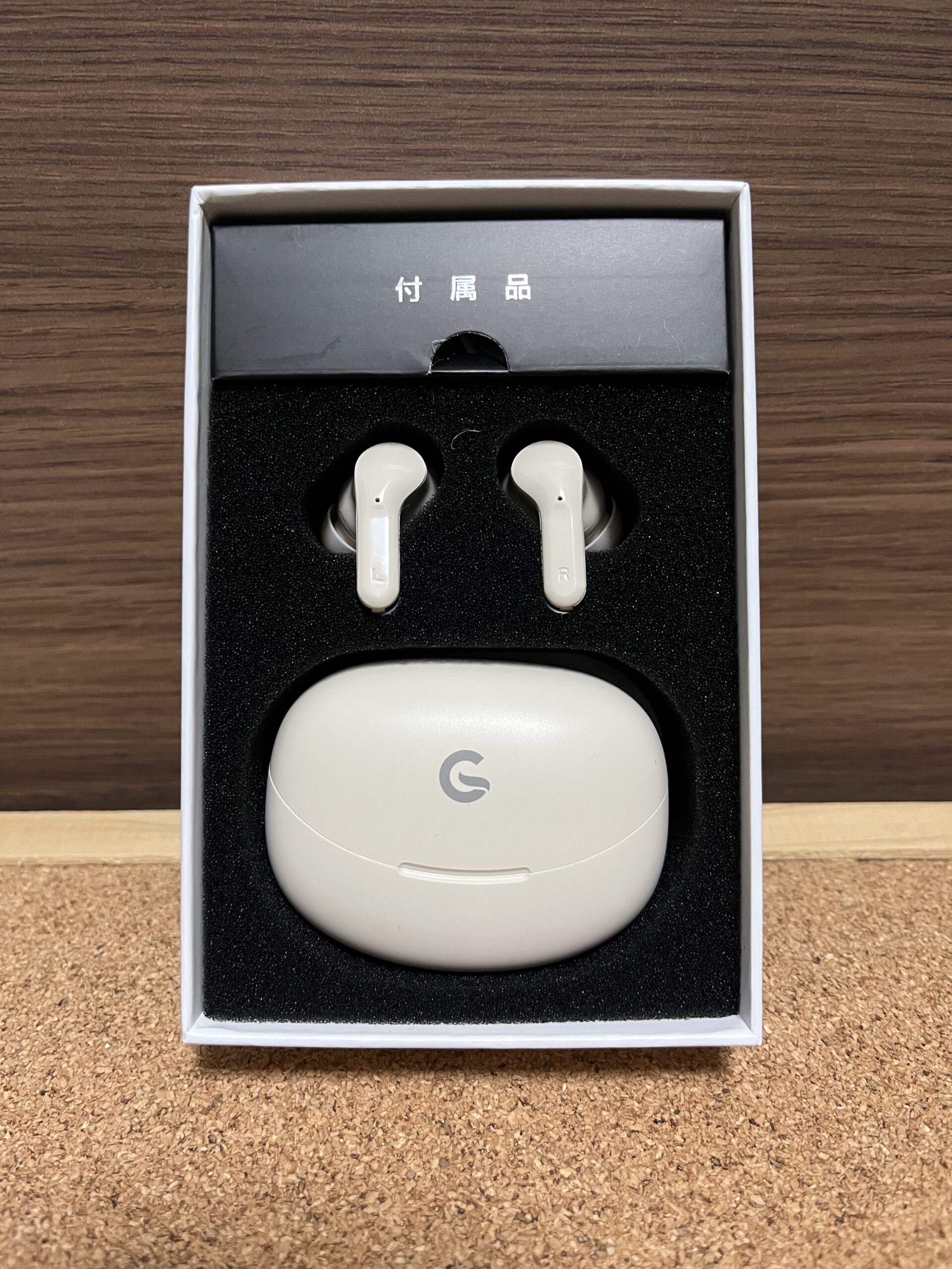 カナル型イヤホンの開封画像